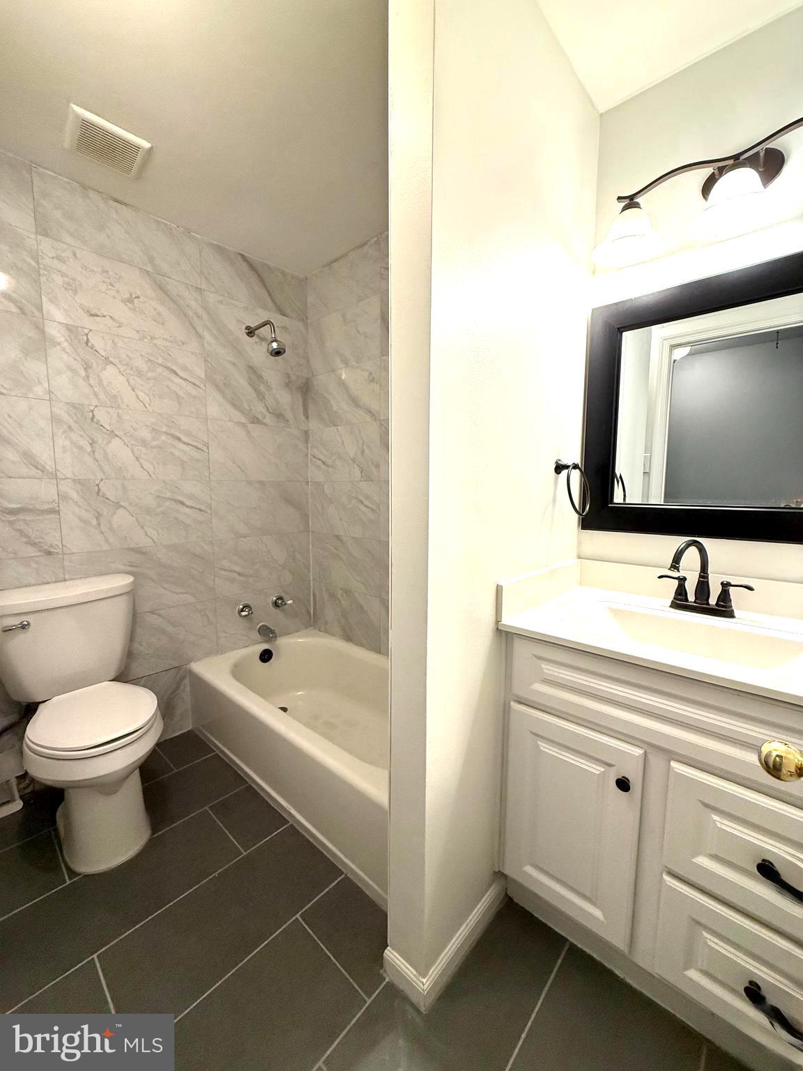 SUMMIT HOUSE - Residential Lease