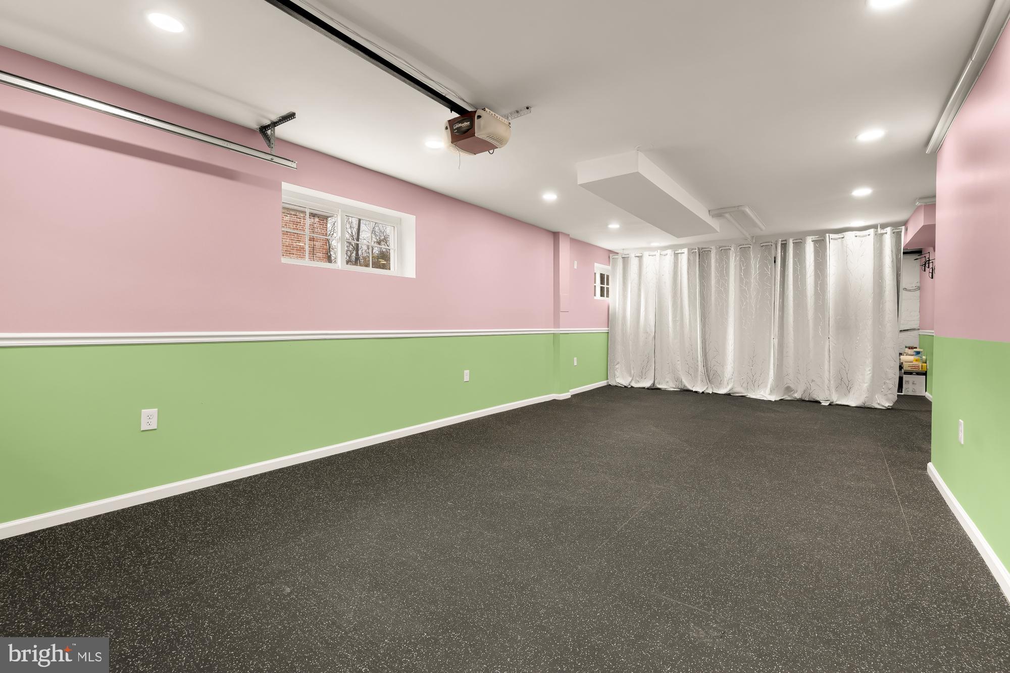 WOODSIDE PARK - Residential