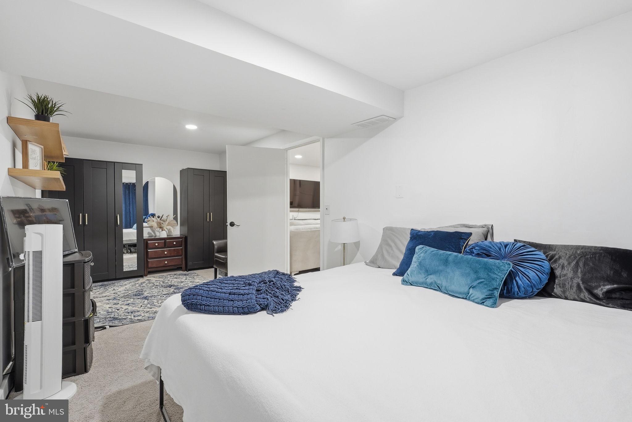 WOODBERRY FOREST - Residential