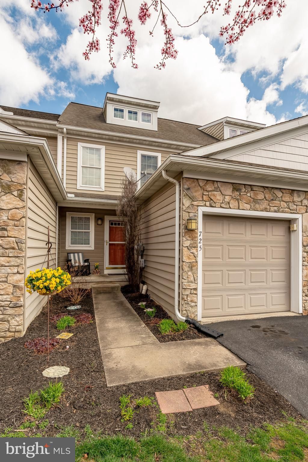 Photo of 725 KELLER DR, LITITZ, PA 17543 (MLS # PALA2032720)