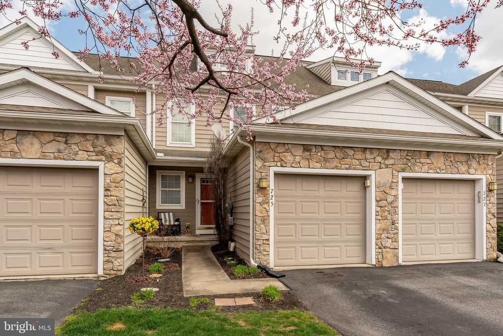 Photo of 725 KELLER DR, LITITZ, PA 17543 (MLS # PALA2032720)