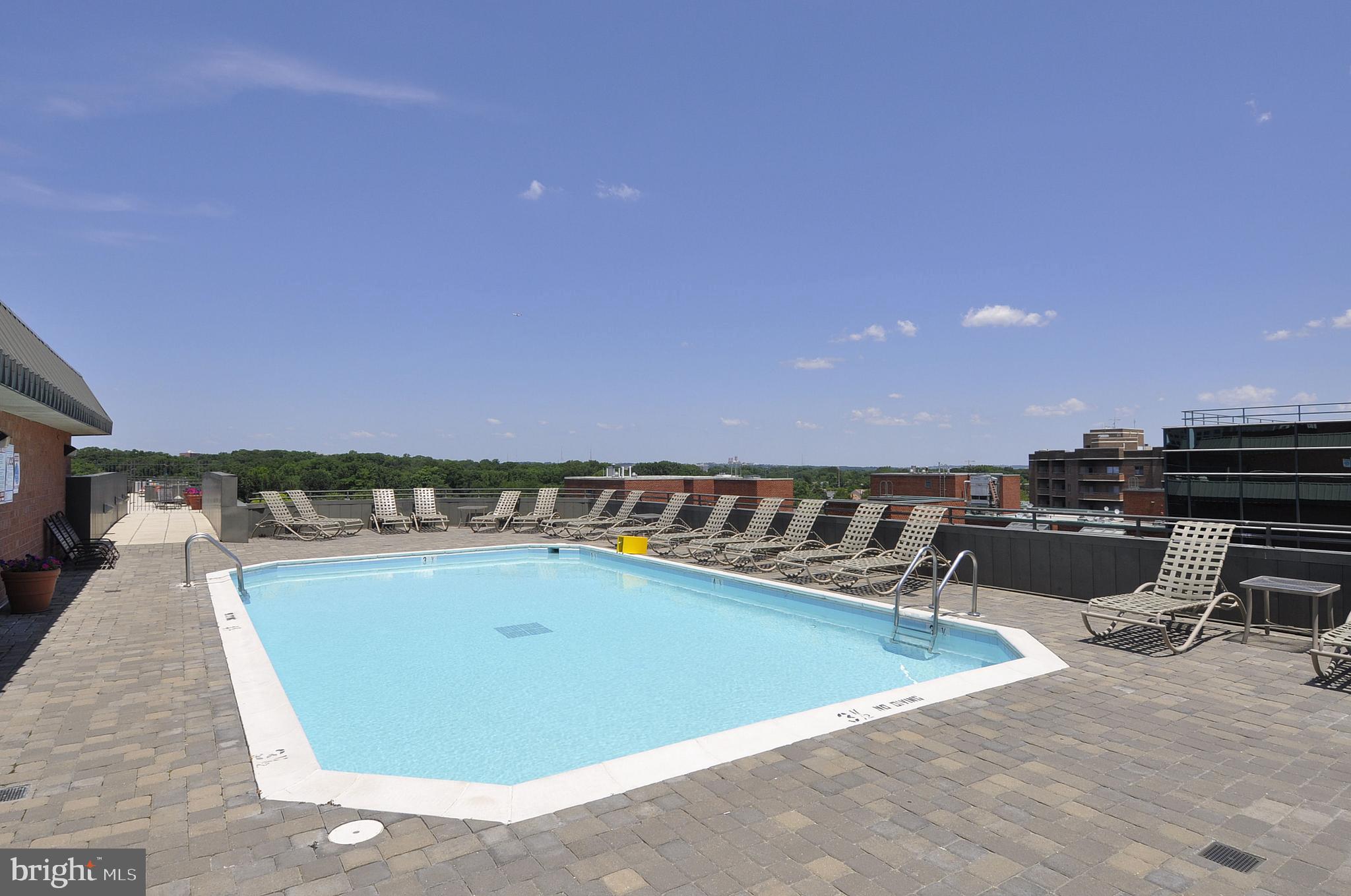 WESTVIEW AT BALLSTON METRO - Residential