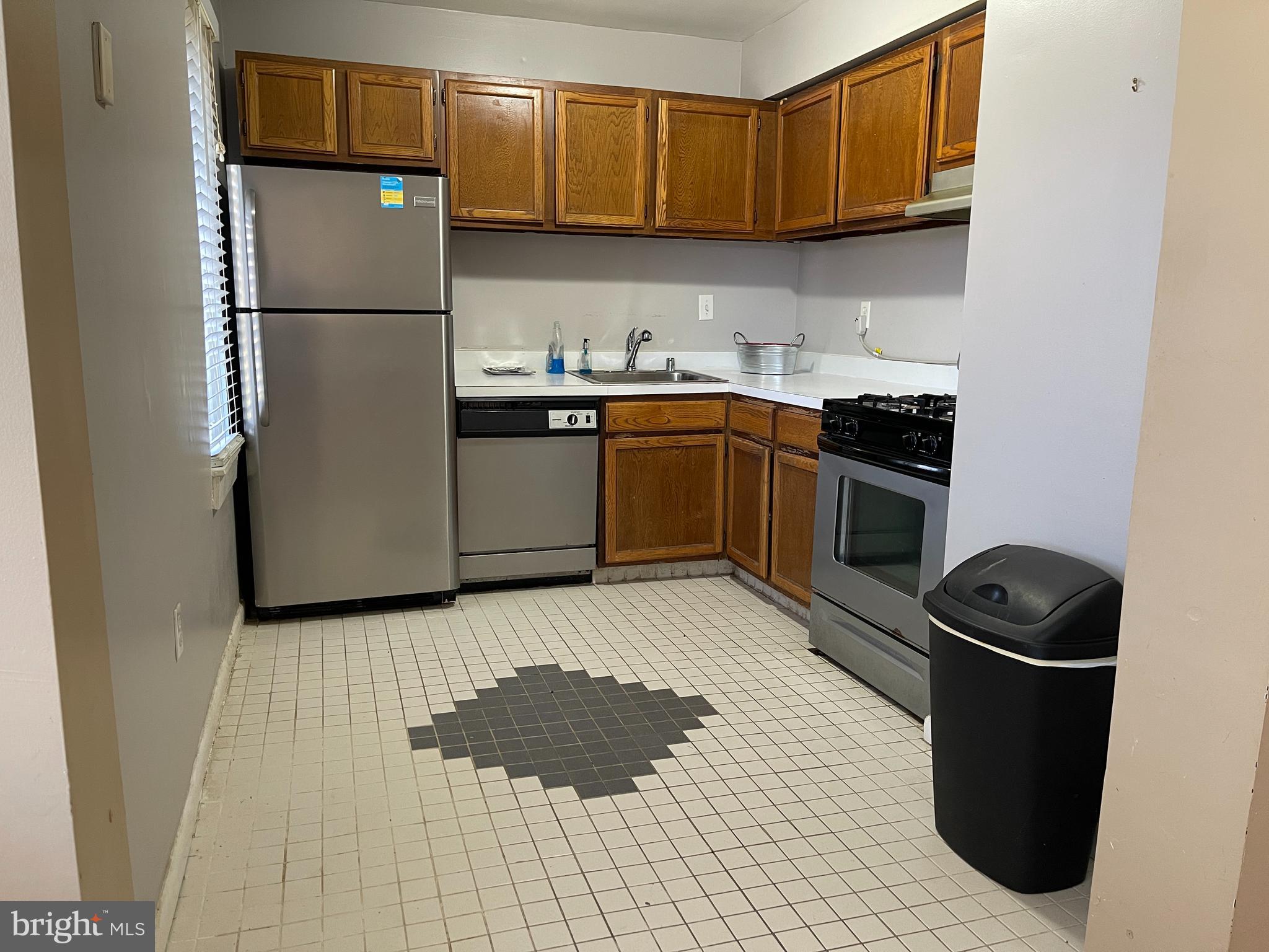 SHADOW OAKS - Residential