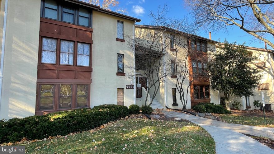 *INVESTOR ALERT* - BRING ALL OFFERS -  Top floor, end unit condo. So no noisy neighbors above and every window you look out is a park like setting. Open living room into kitchen area with a study / office located directly off the main hallway. Laundry is located in the building / second floor. This condo is located just off of Brokenland Parkway with convenient access to 32, 29 and 95 for easy commute.  NO FHA and selling AS-IS.