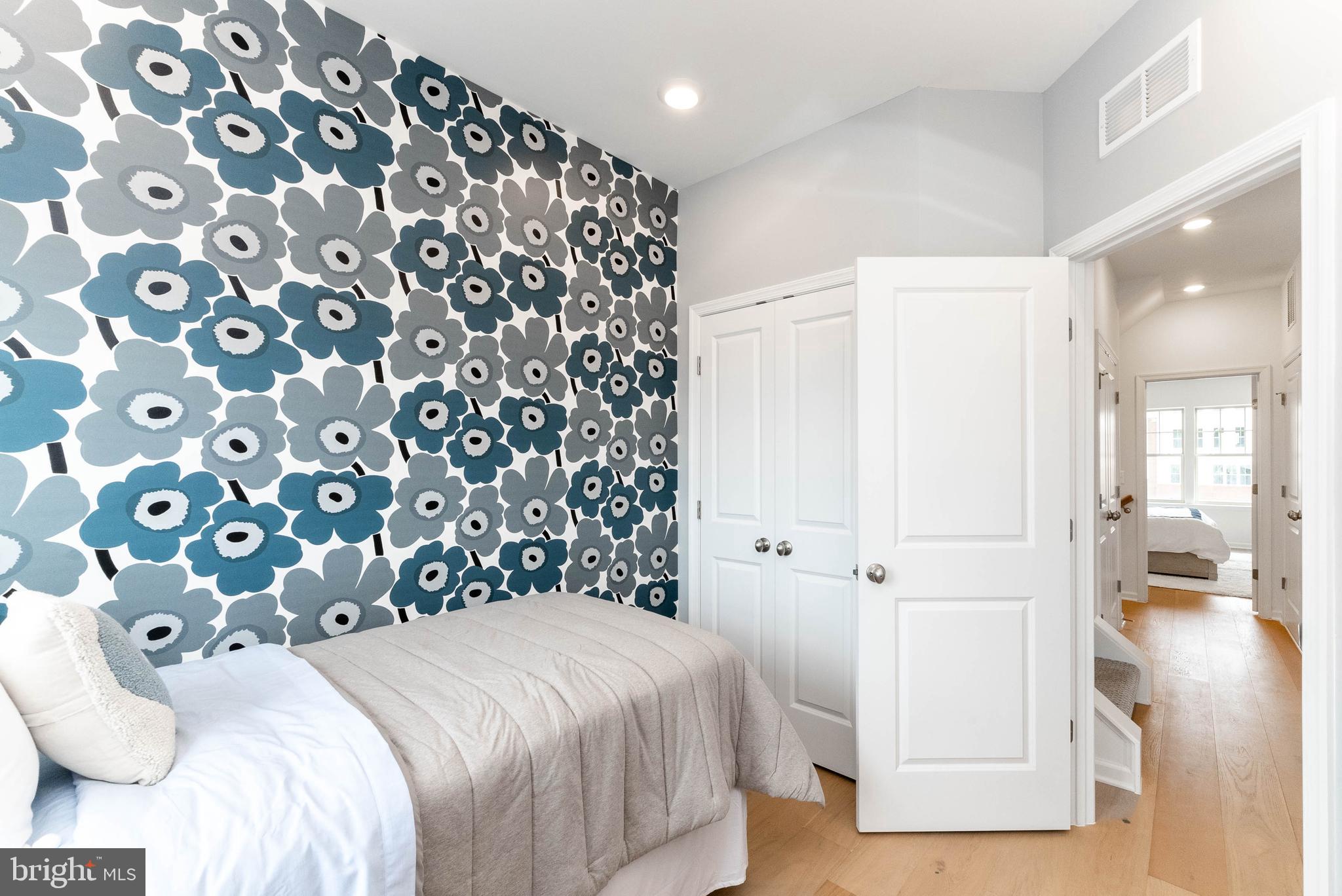 POTOMAC STATION MARKETPLACE - Residential