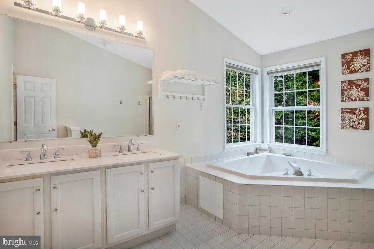 RIVERWALK - Residential