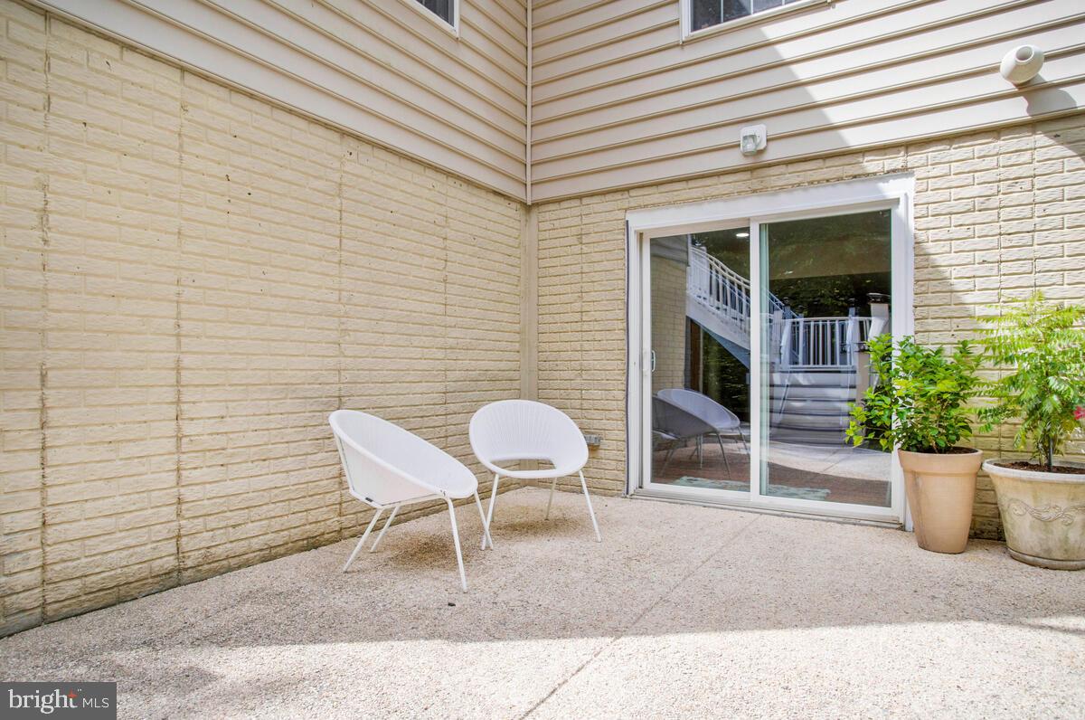 RIVERWALK - Residential