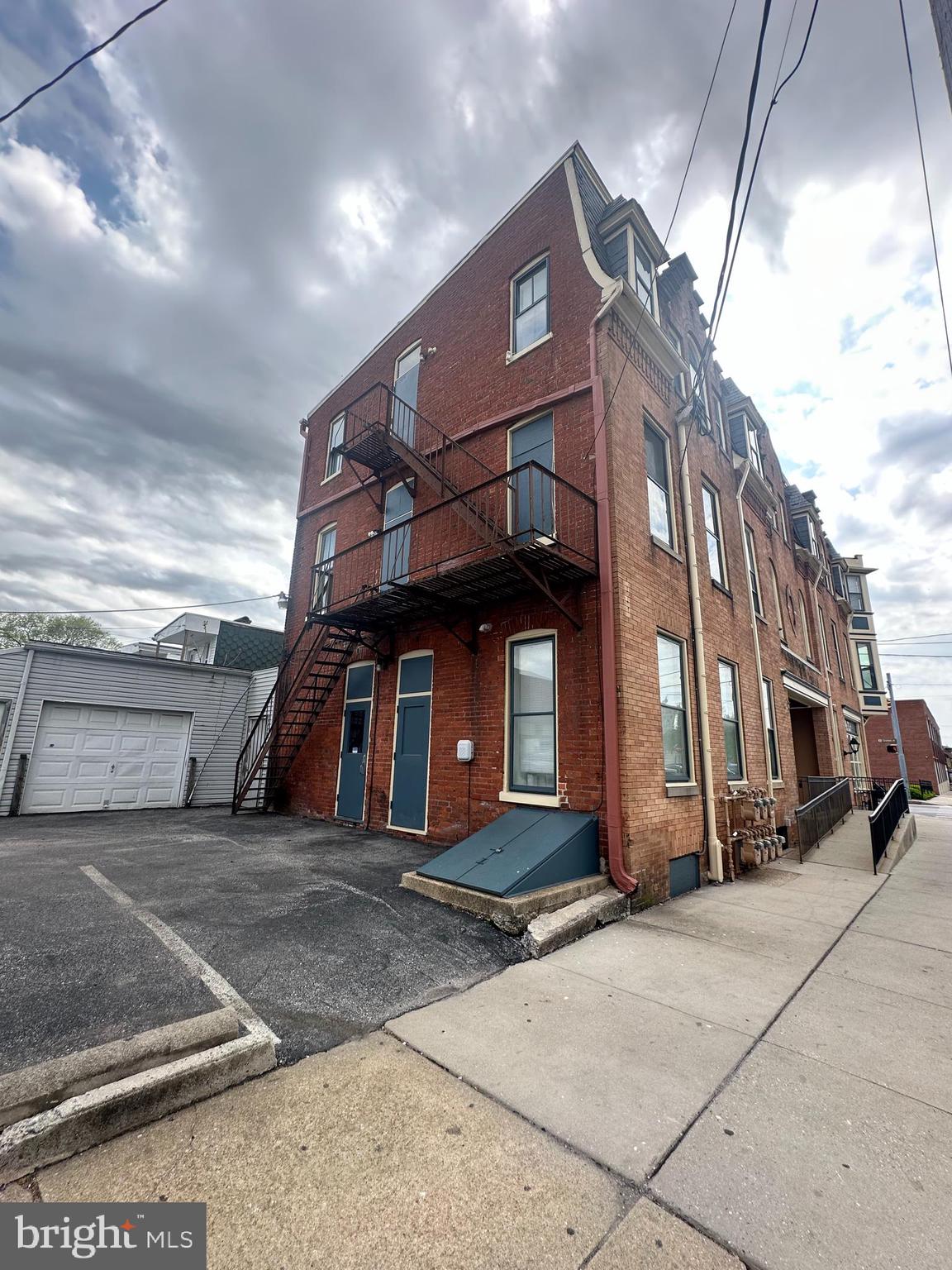 101-103 S QUEEN STREET
