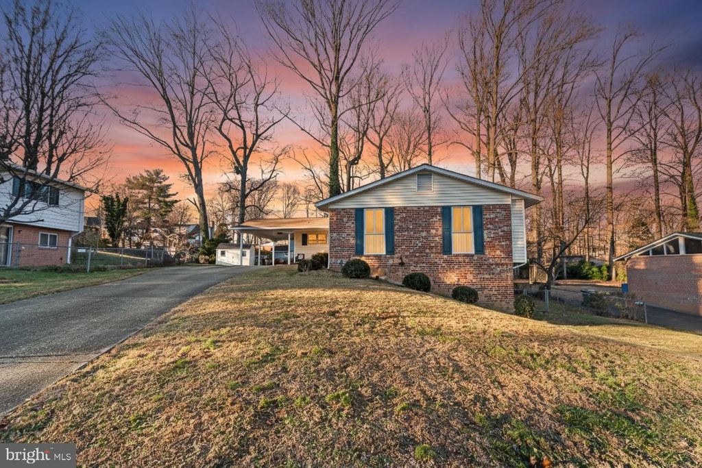 Photo of 4914 Wycliff Lane, FAIRFAX, VA 22032 (MLS # VAFX2281988)
