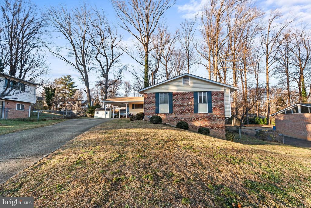 Photo of 4914 Wycliff Lane, FAIRFAX, VA 22032 (MLS # VAFX2281988)