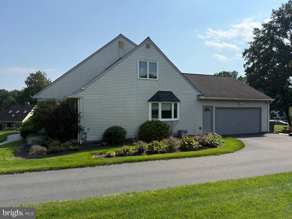 Photo of 736 Letitia Drive, HOCKESSIN, DE 19707 (MLS # DENC2103850)