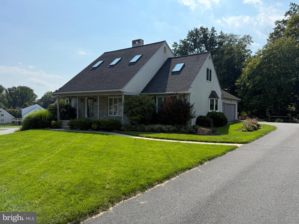 Photo of 736 Letitia Drive, HOCKESSIN, DE 19707 (MLS # DENC2103850)