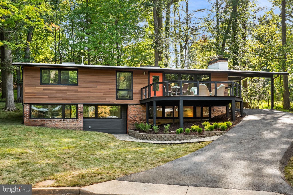 Photo of 7527 Friar Tuck Court, FALLS CHURCH, VA 22042 (MLS # VAFX2342884)