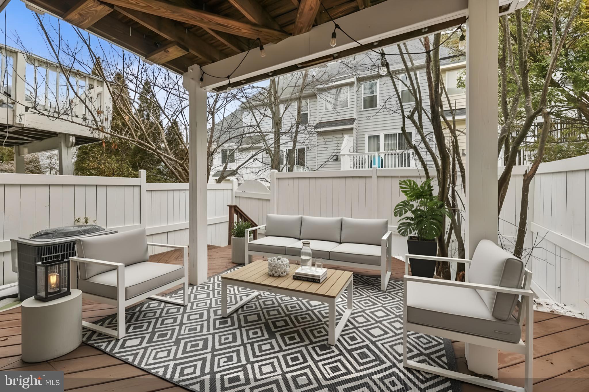 EDGEWATER AT TOWN CENTER - Residential