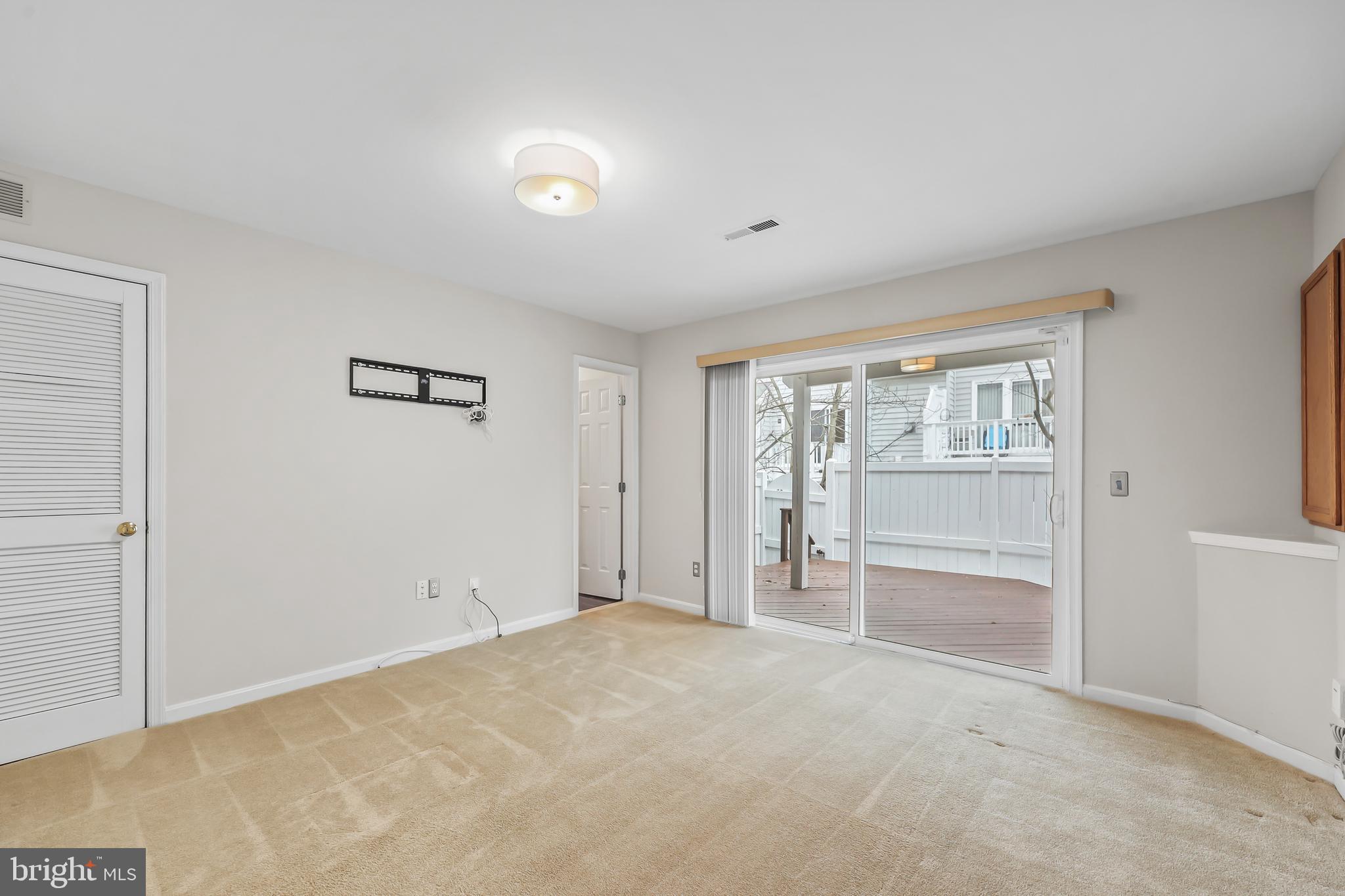 EDGEWATER AT TOWN CENTER - Residential