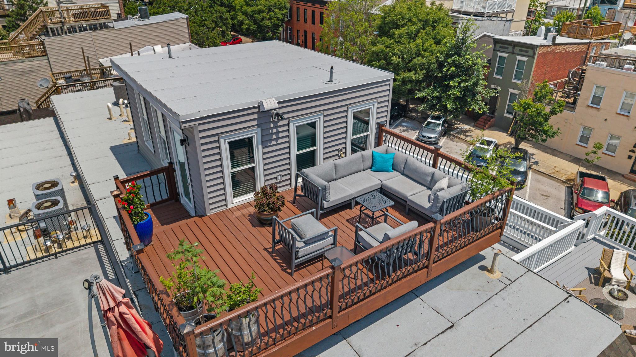 2916 DILLON STREET