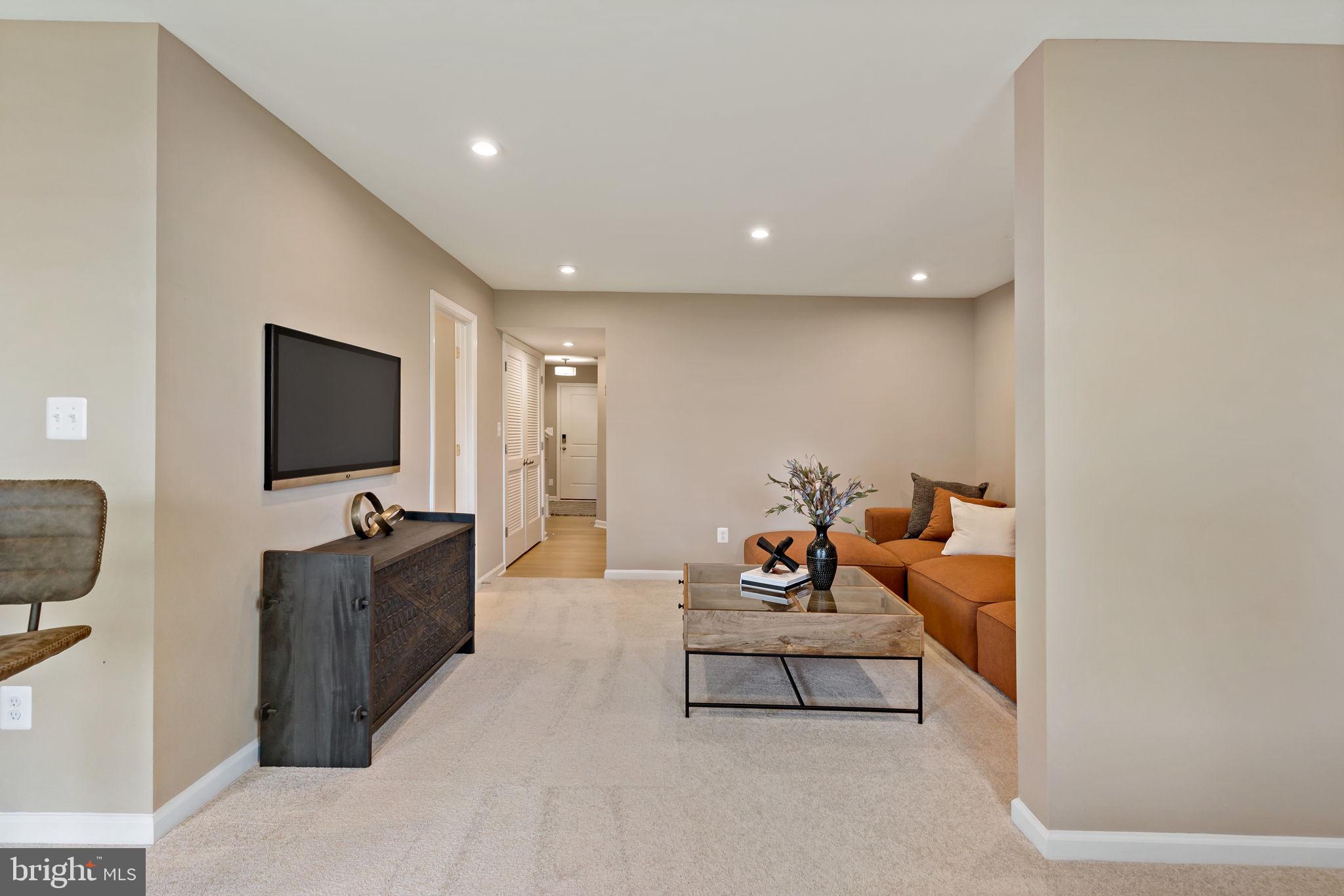 KING'S CROSSING - Residential