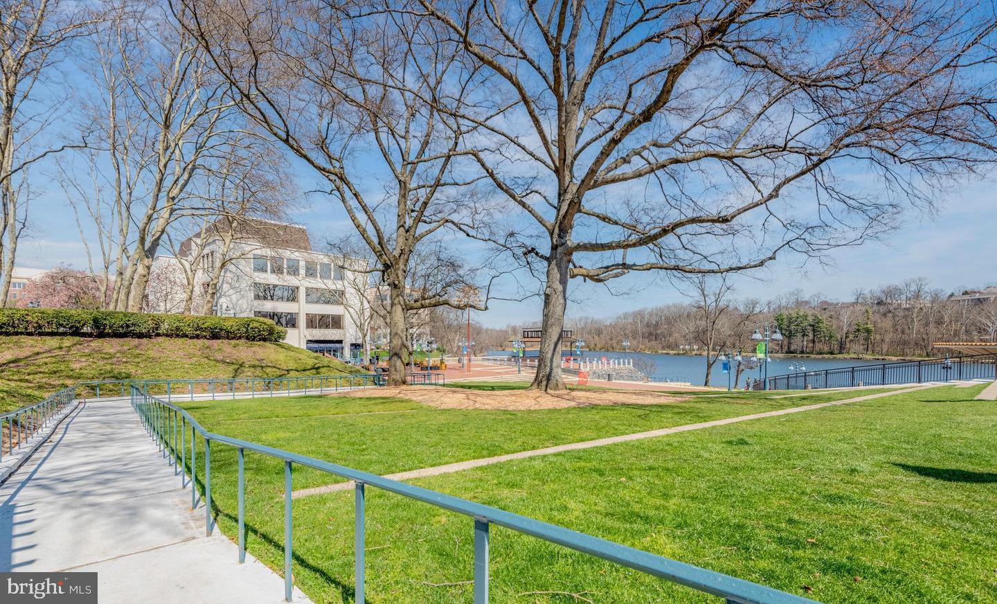 TOWN CENTER - Residential