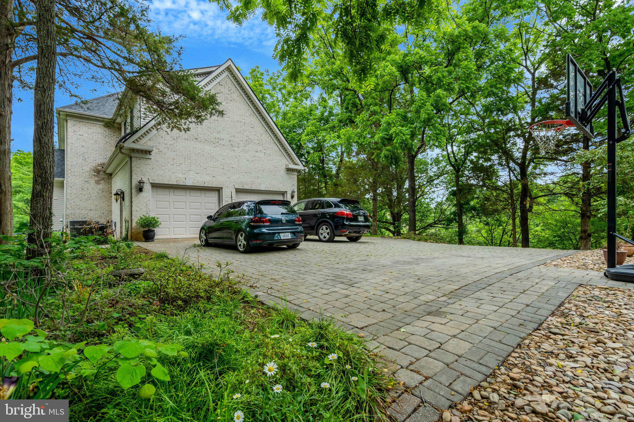 7929 WELLINGTON DRIVE