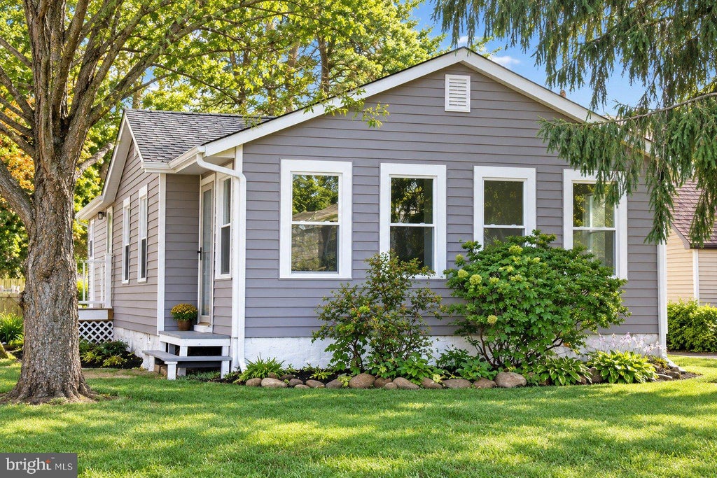 Photo of 1960 Maple Avenue, CROYDON, PA 19021 (MLS # PABU2133110)