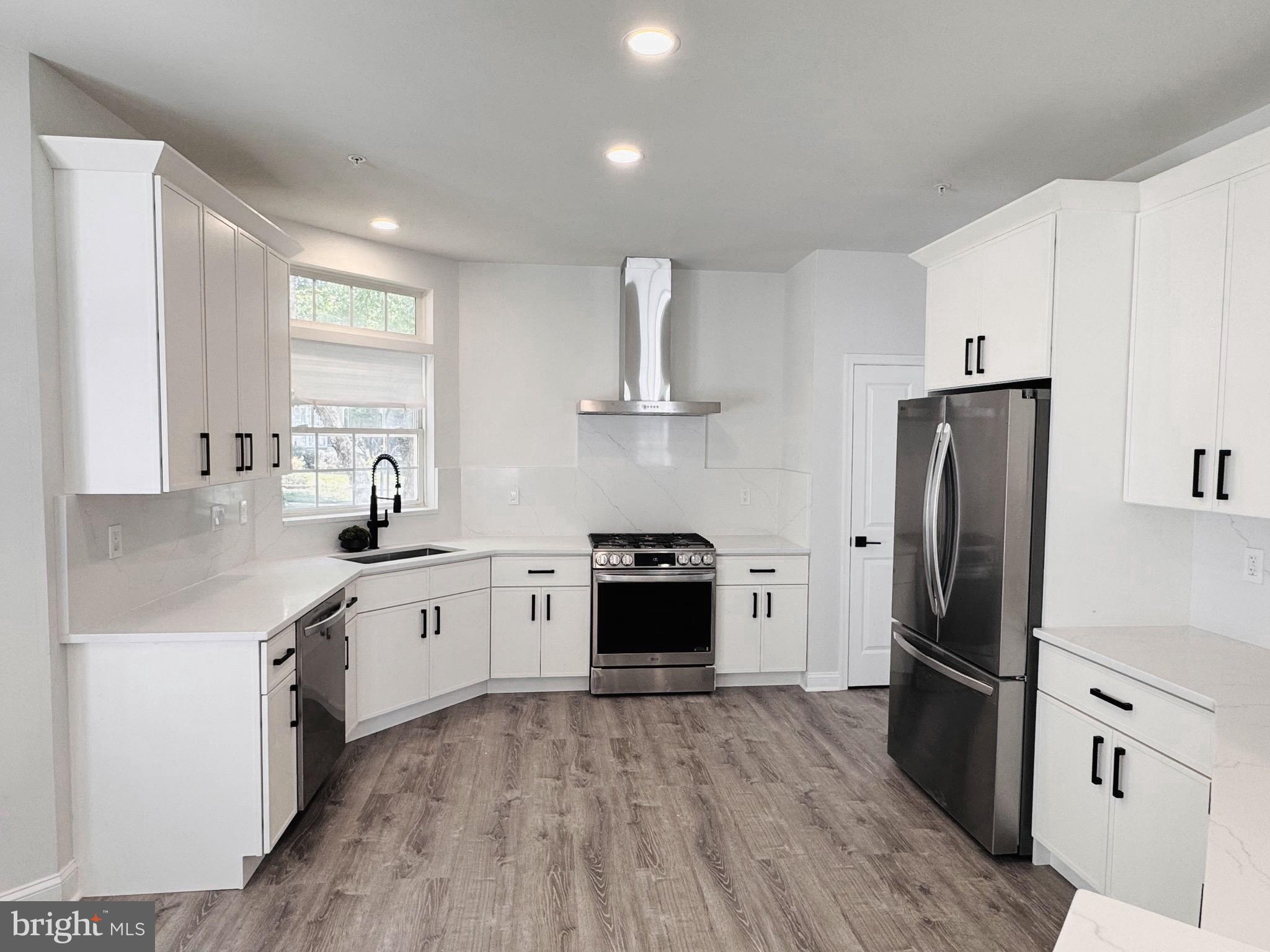906 WHISTLING DUCK DRIVE