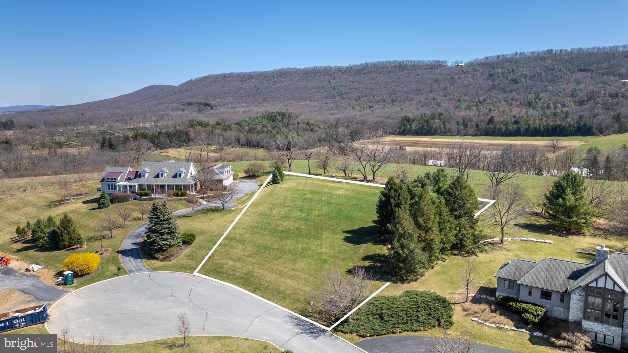 LAUREL HILLS - Land