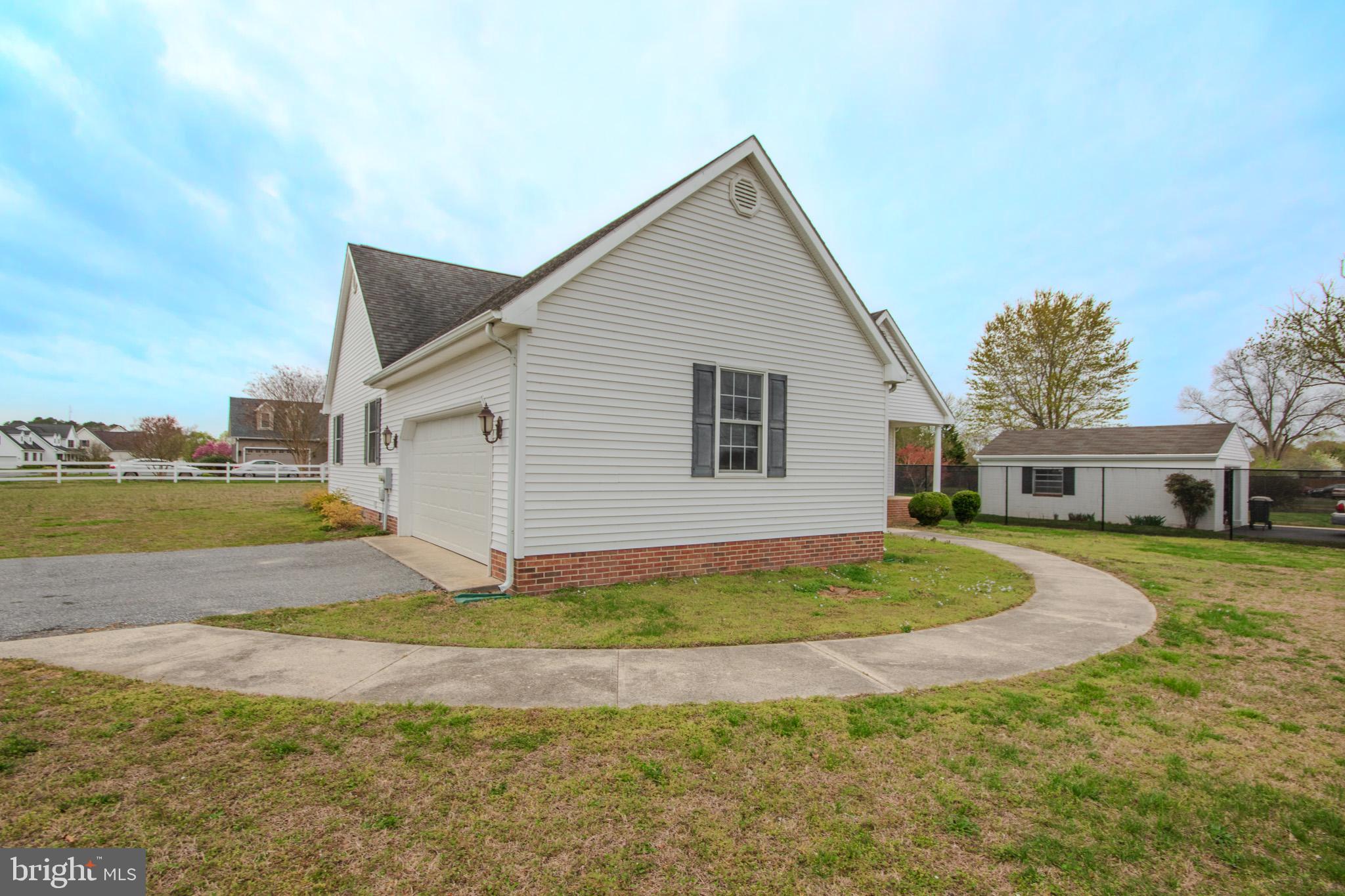 EAST FIELD - Residential