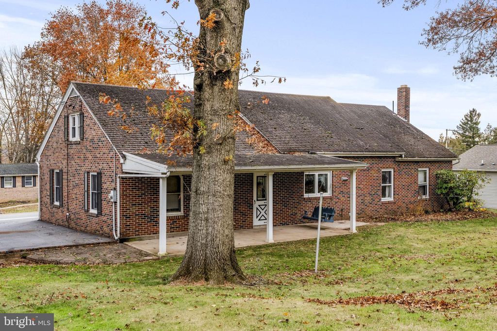 Photo of 1245 W Swartzville Road, REINHOLDS, PA 17569 (MLS # PALA2080634)