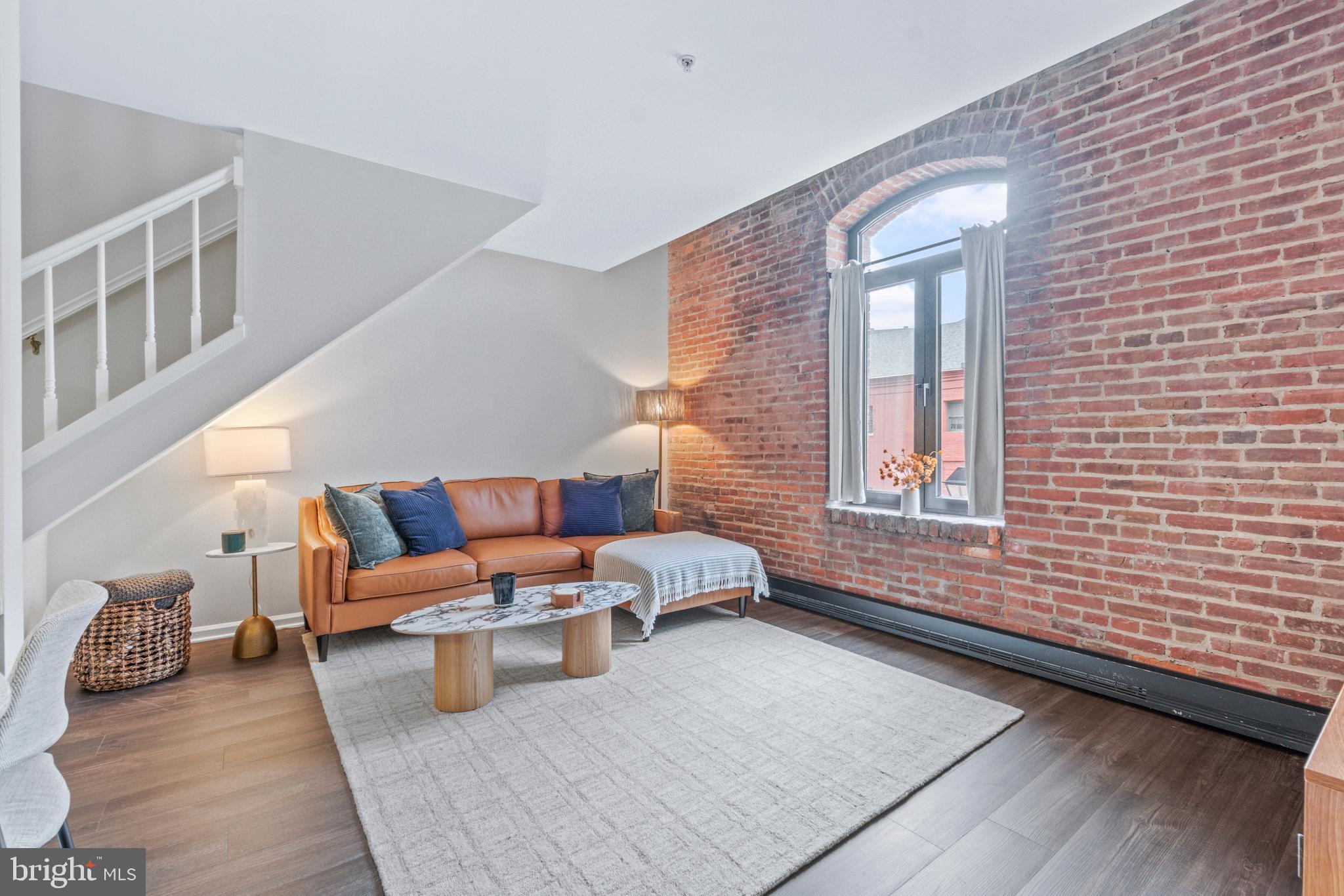 HENDERSON'S WHARF - Residential