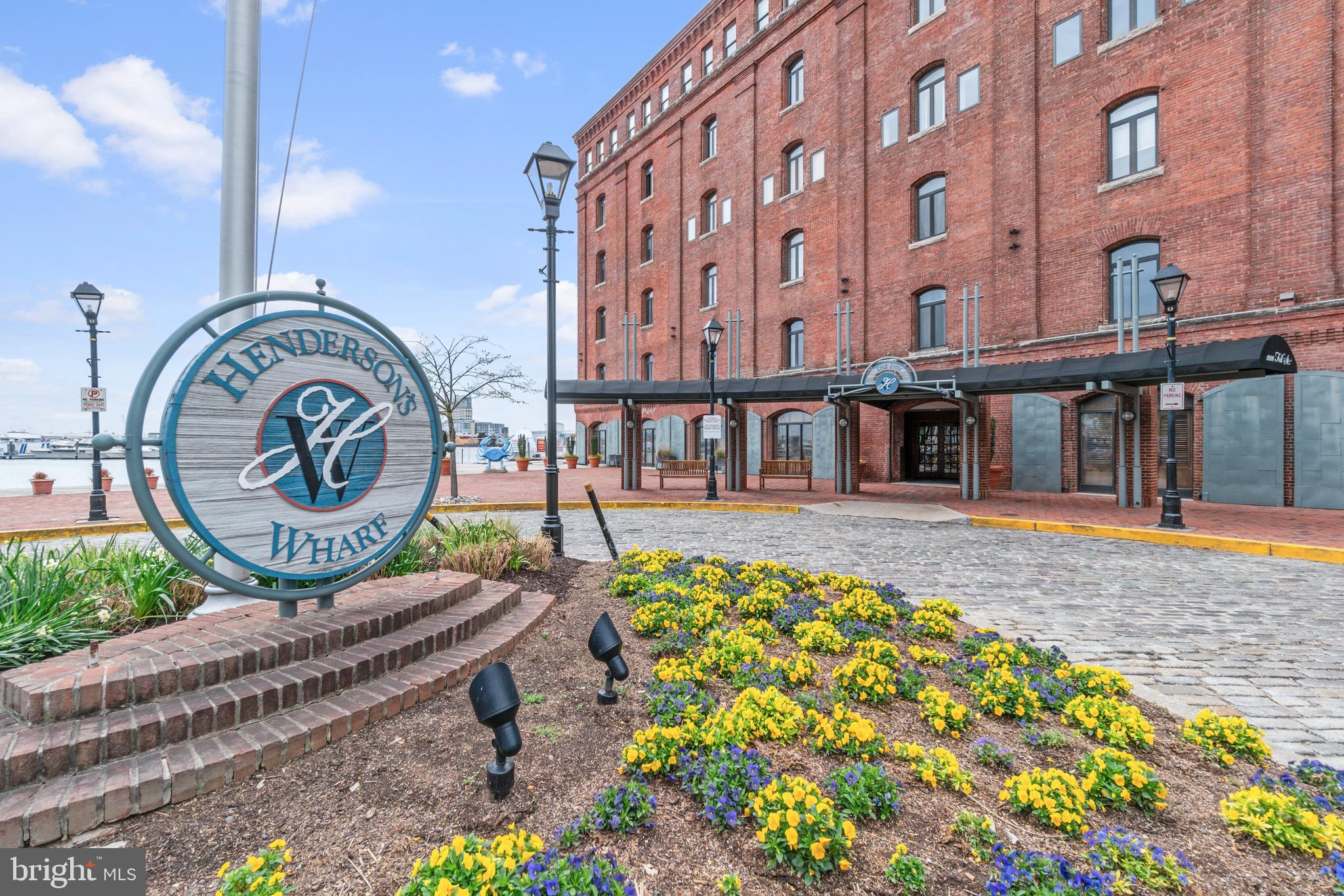 HENDERSON'S WHARF - Residential