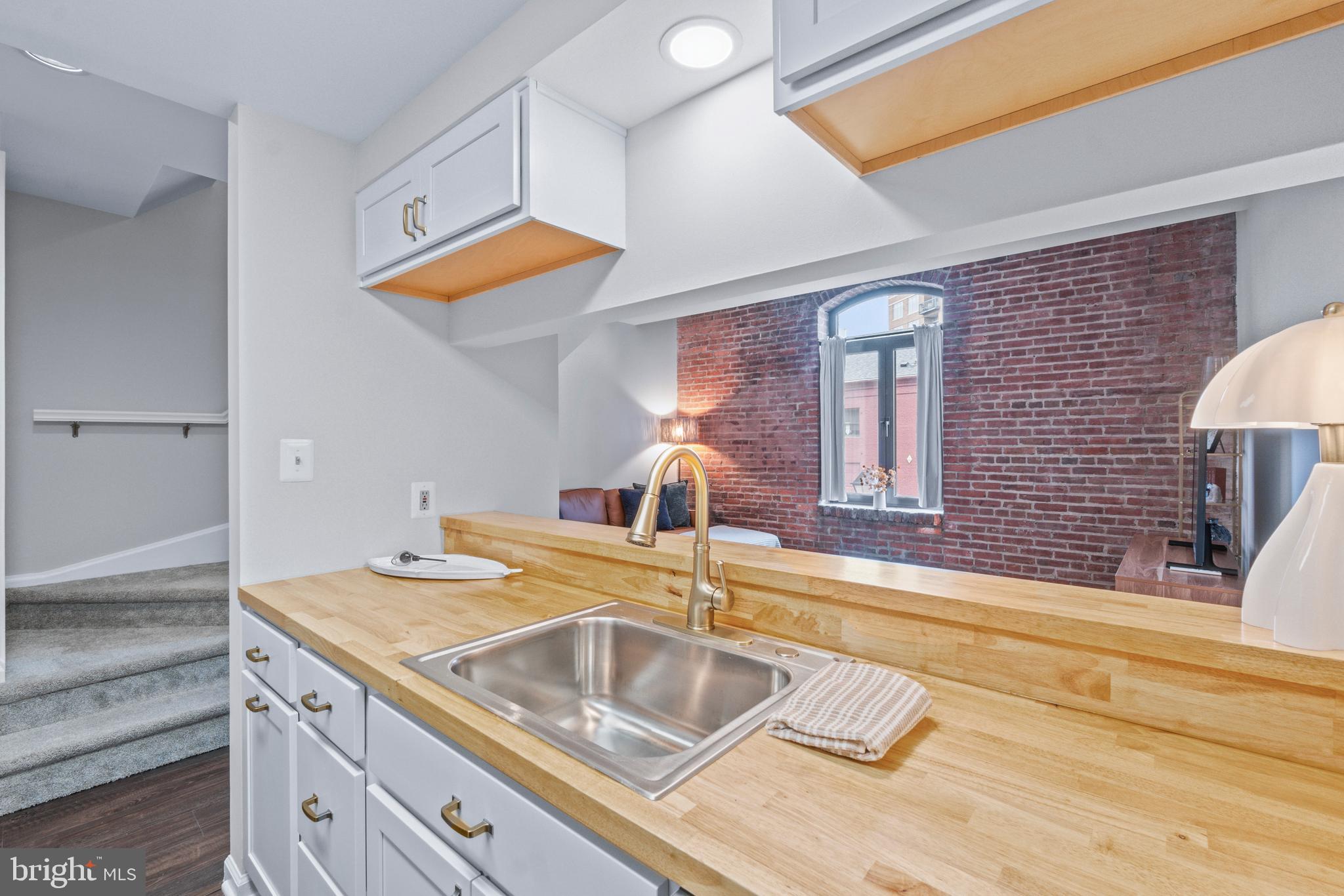 HENDERSON'S WHARF - Residential