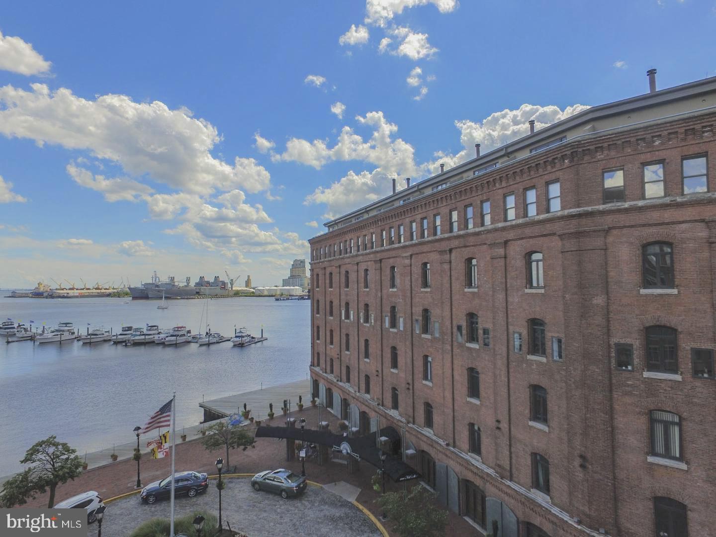 HENDERSON'S WHARF - Residential