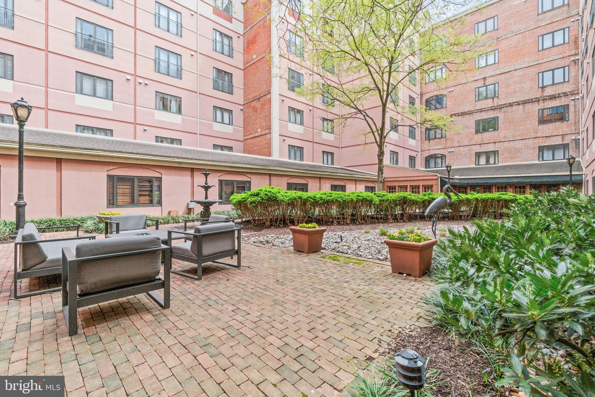 HENDERSON'S WHARF - Residential