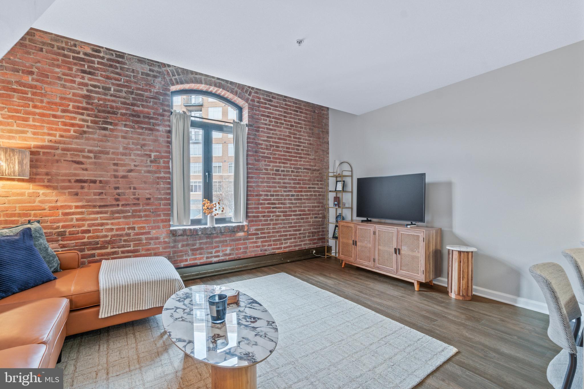 HENDERSON'S WHARF - Residential