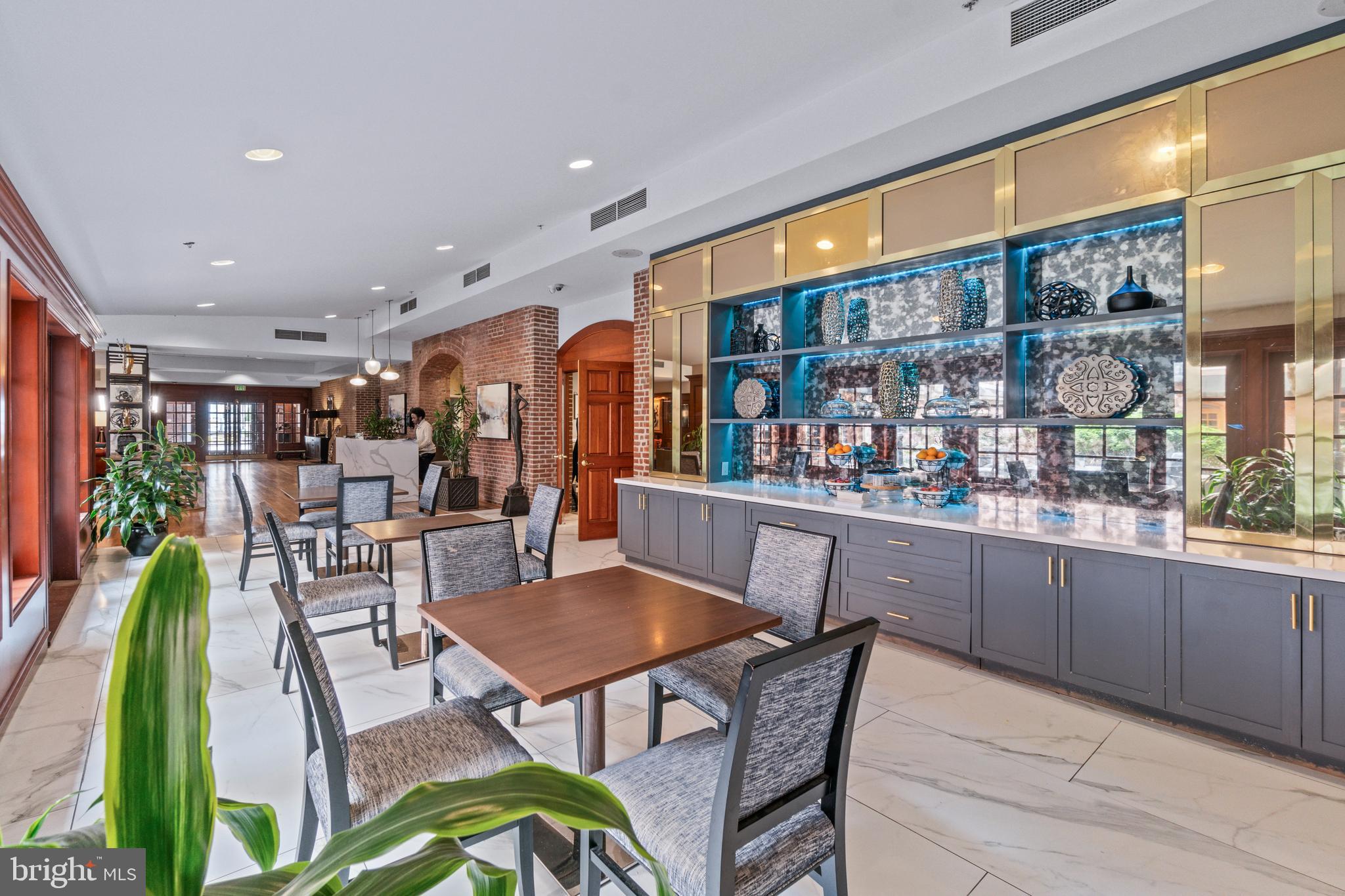 HENDERSON'S WHARF - Residential