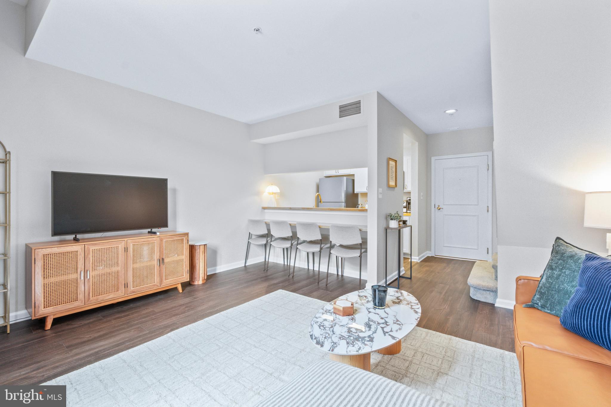 HENDERSON'S WHARF - Residential