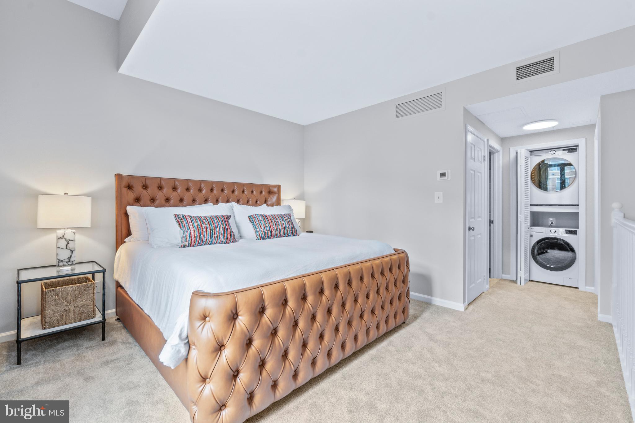 HENDERSON'S WHARF - Residential