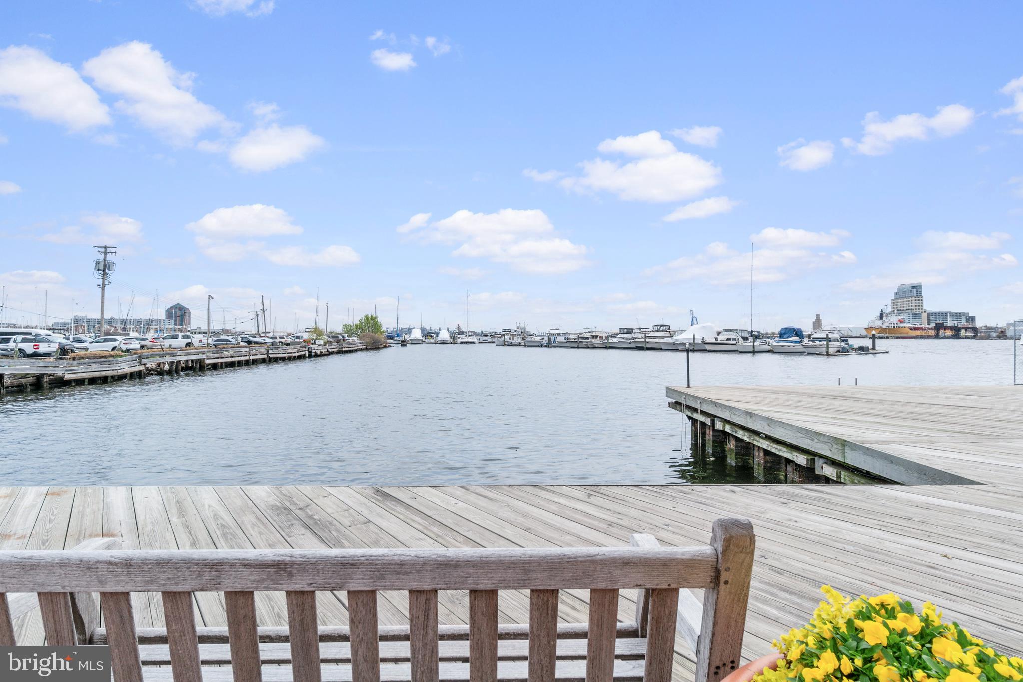 HENDERSON'S WHARF - Residential