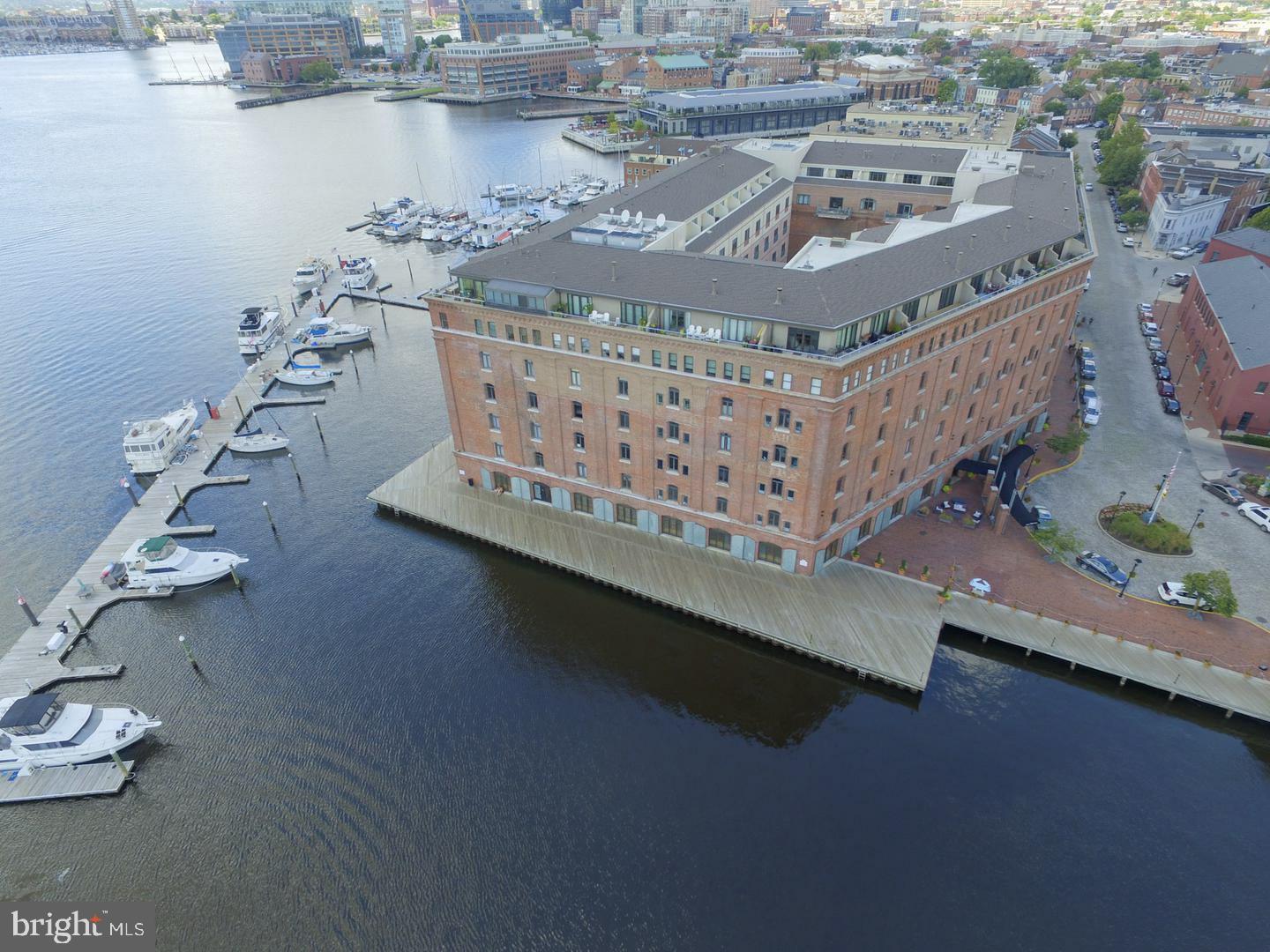 HENDERSON'S WHARF - Residential