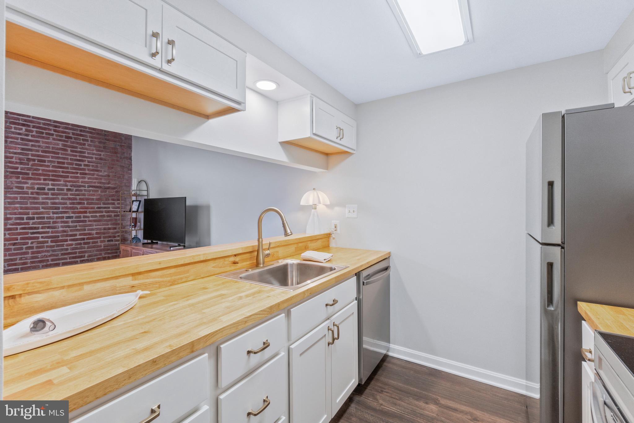 HENDERSON'S WHARF - Residential