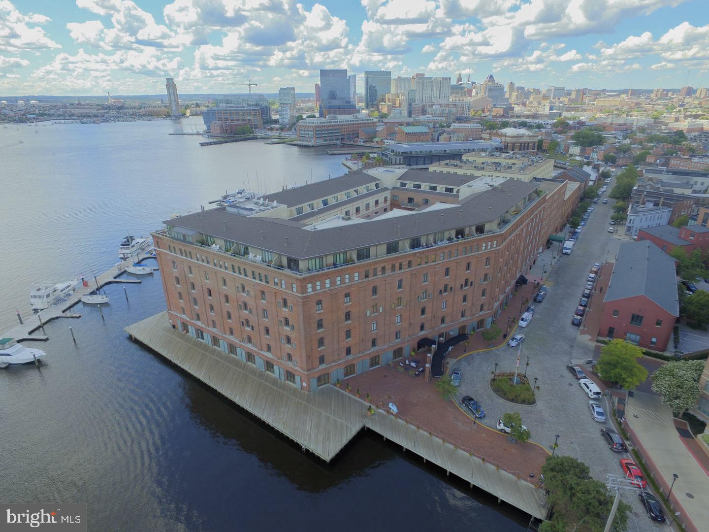 HENDERSON'S WHARF - Residential