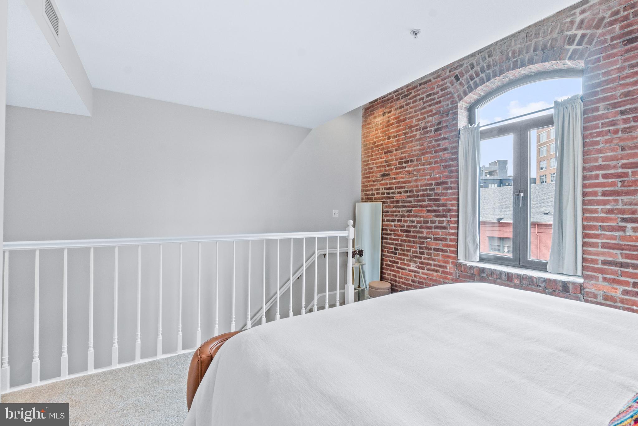 HENDERSON'S WHARF - Residential