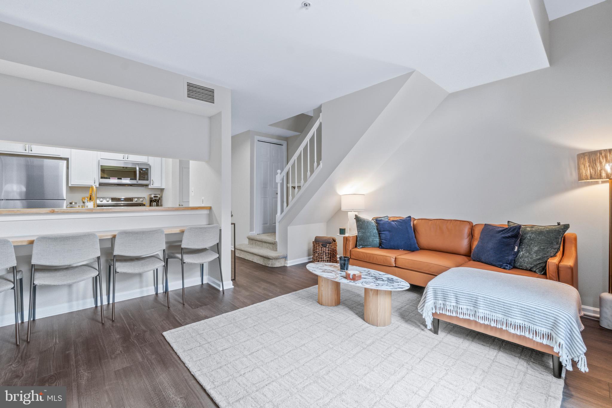 HENDERSON'S WHARF - Residential