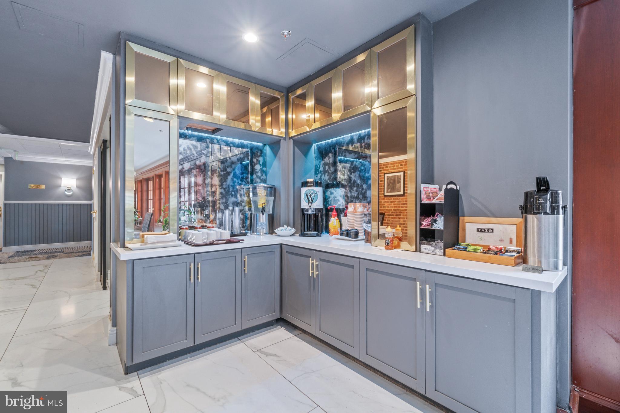 HENDERSON'S WHARF - Residential