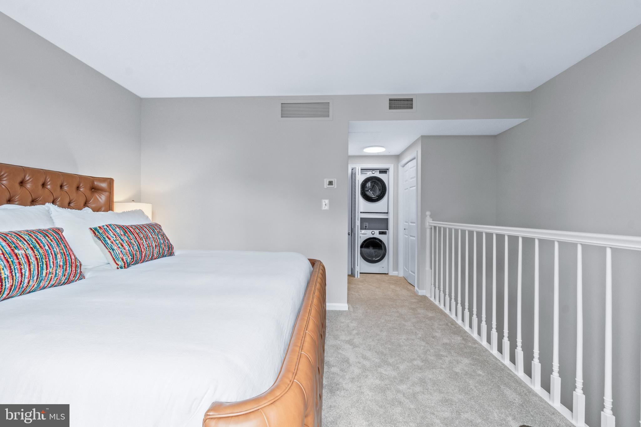 HENDERSON'S WHARF - Residential