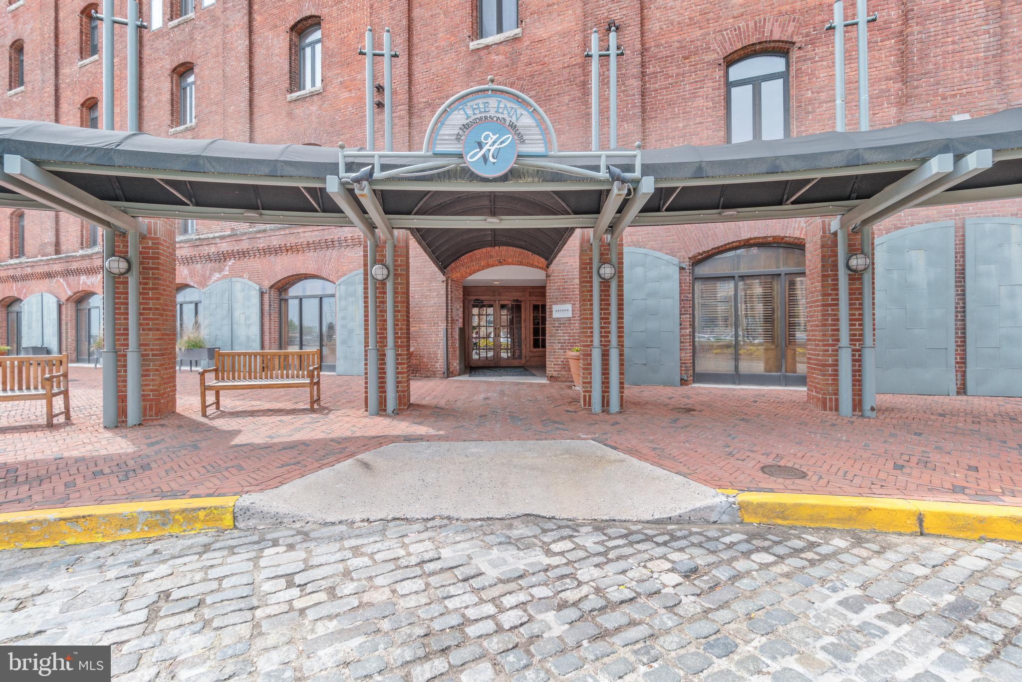 HENDERSON'S WHARF - Residential