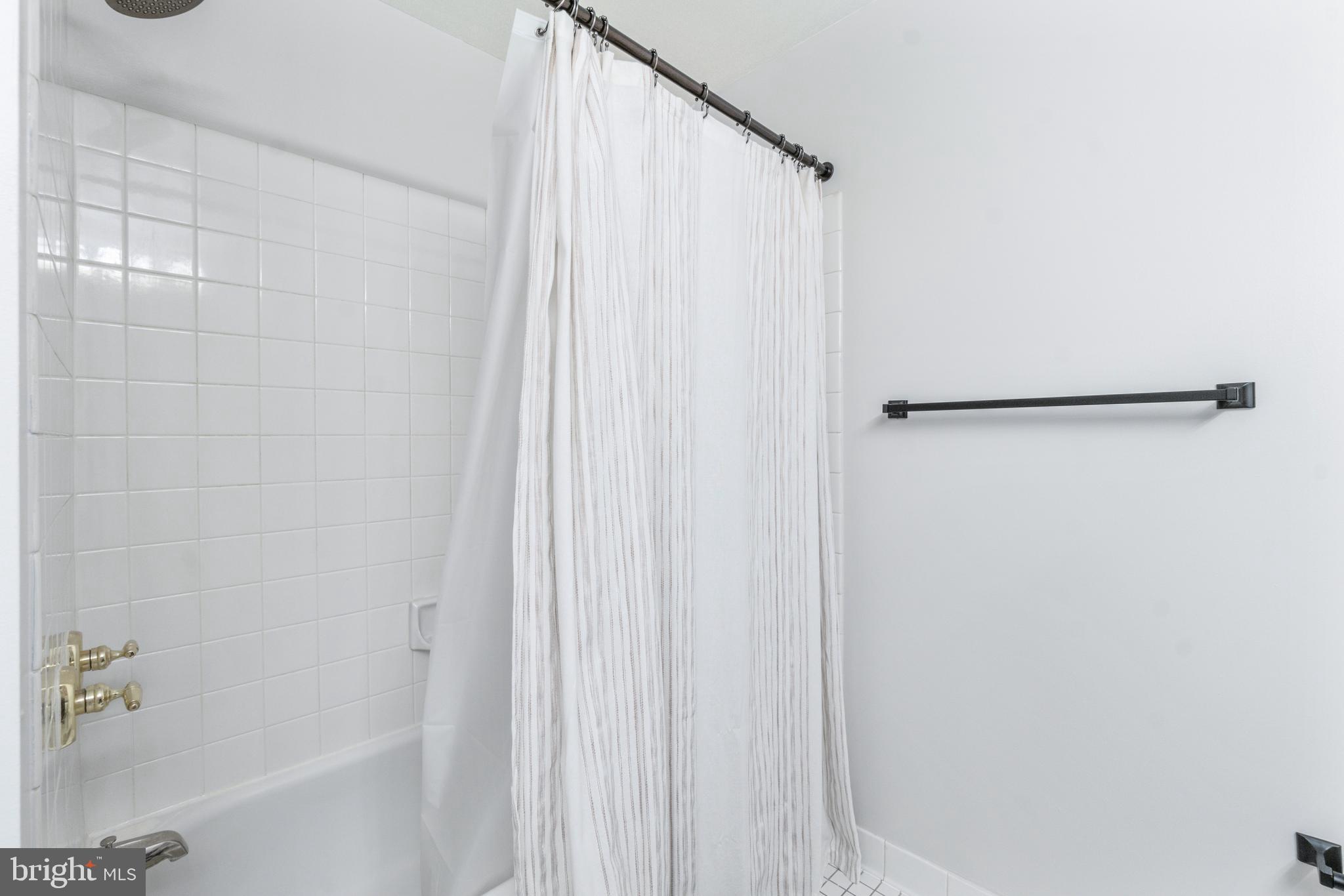 HENDERSON'S WHARF - Residential