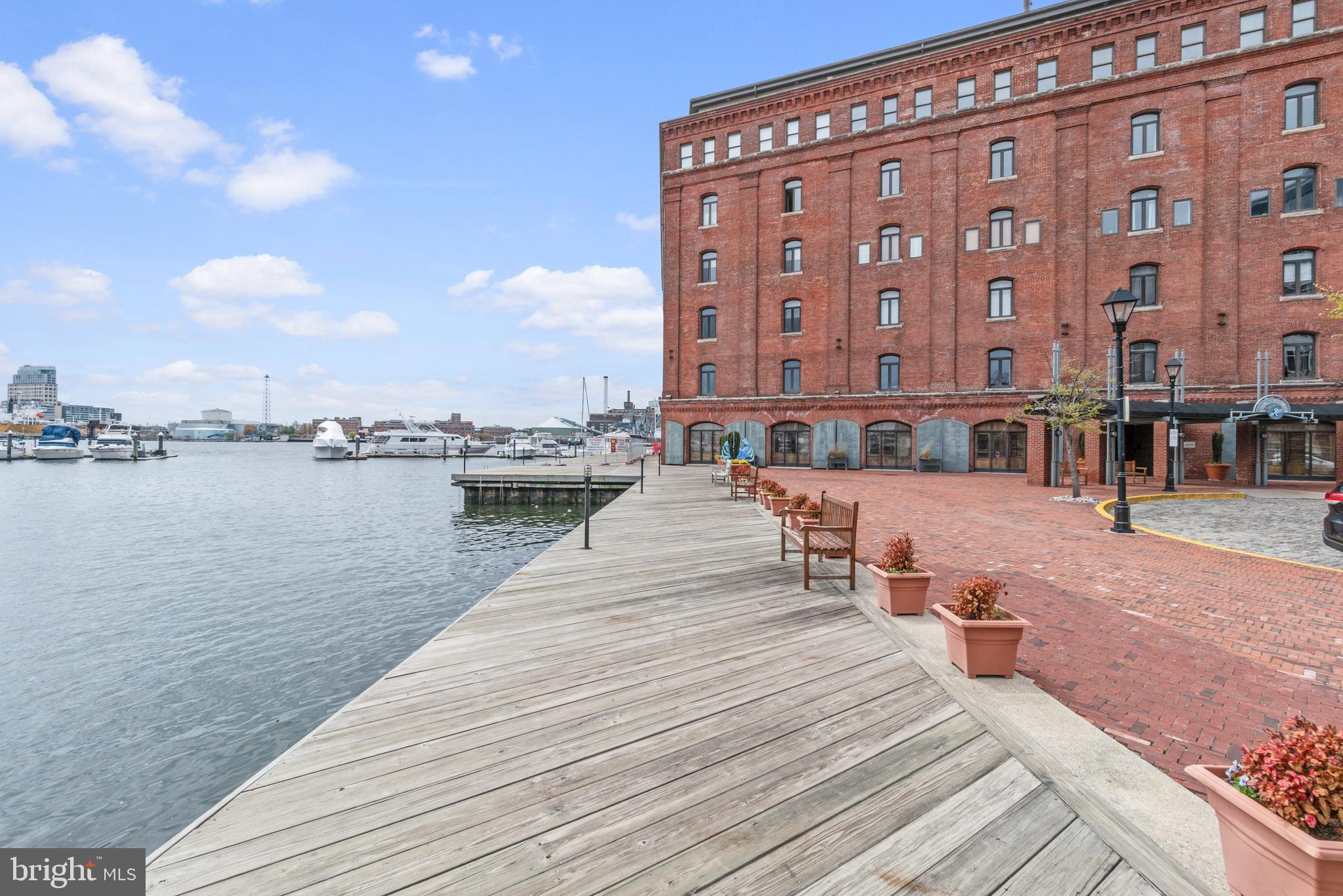 HENDERSON'S WHARF - Residential