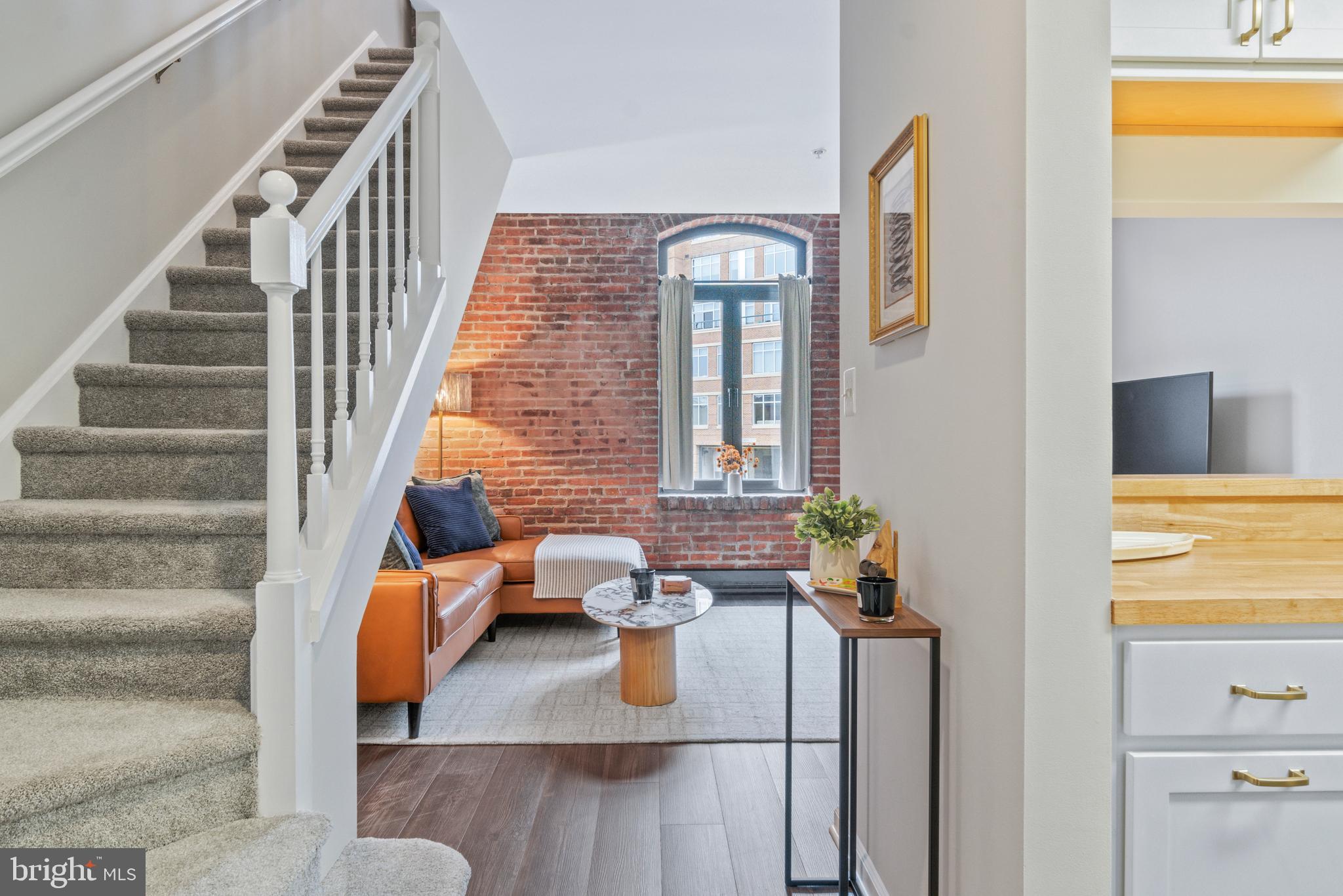 HENDERSON'S WHARF - Residential