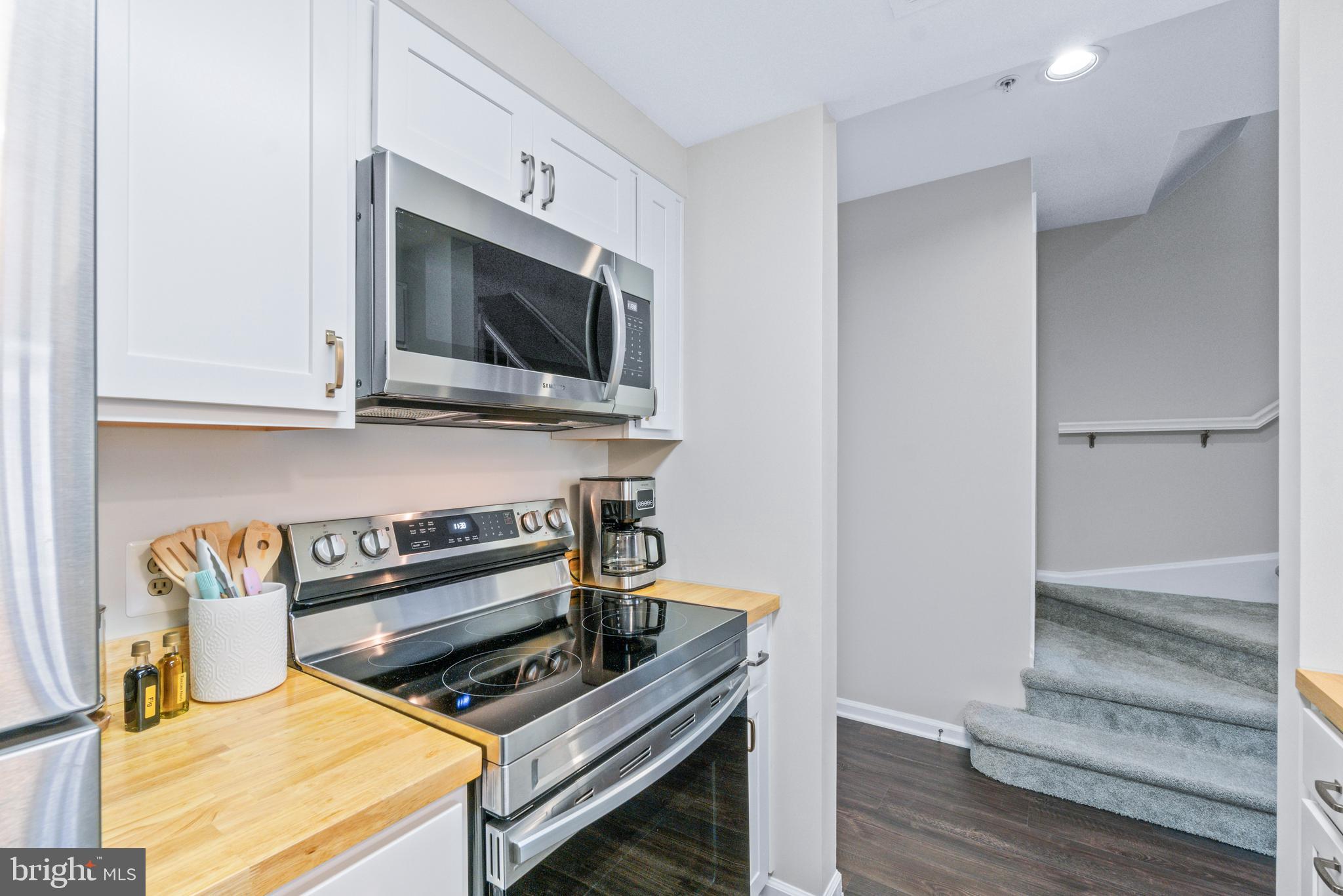 HENDERSON'S WHARF - Residential